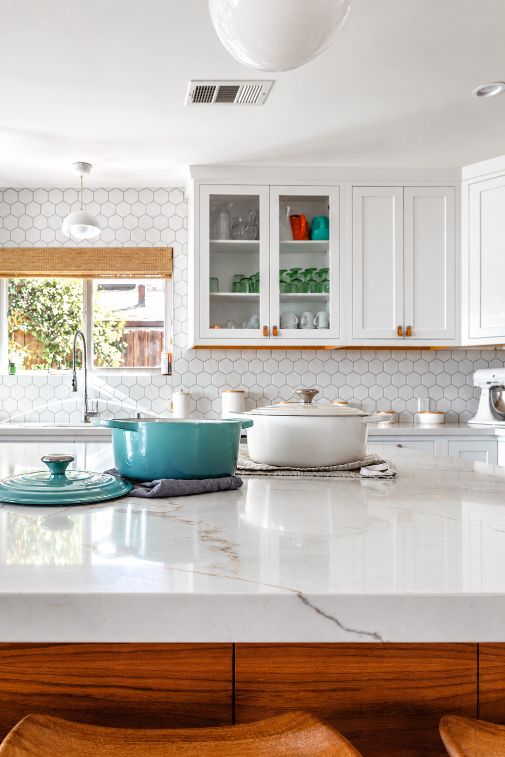 White kitchen, after light, color and clarity